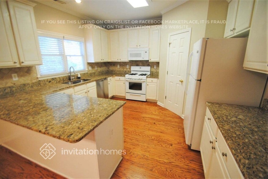 Building Photo - 417 Breezewood Ct