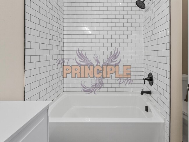 Building Photo - Park Street Tri-plex