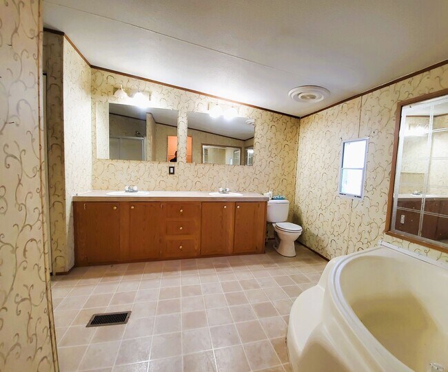 Building Photo - Spacious 4 bedroom with 3 FULL bathrooms nestled on 2 acres! MUST SEE!!!