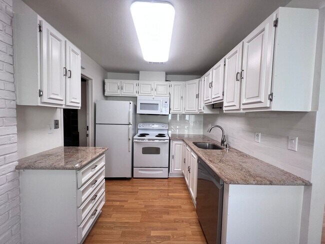 Building Photo - BRIGHT & SPACIOUS 3BD/2BA TOWNHOME IN PLEASANTON CA!!!