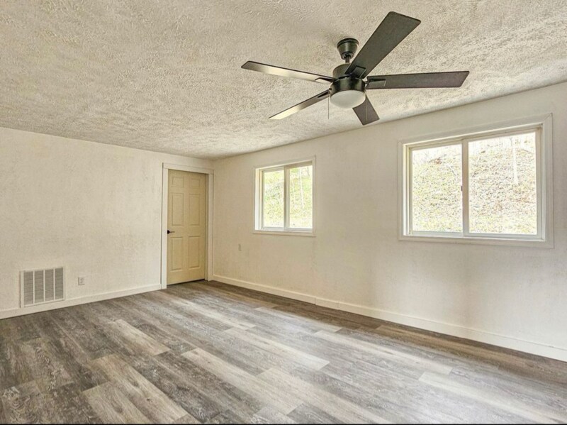 Building Photo - 1123 OH-552