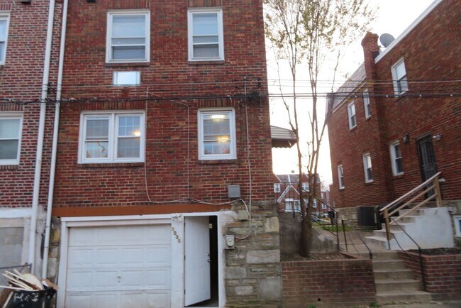 Building Photo - 1031 Disston St