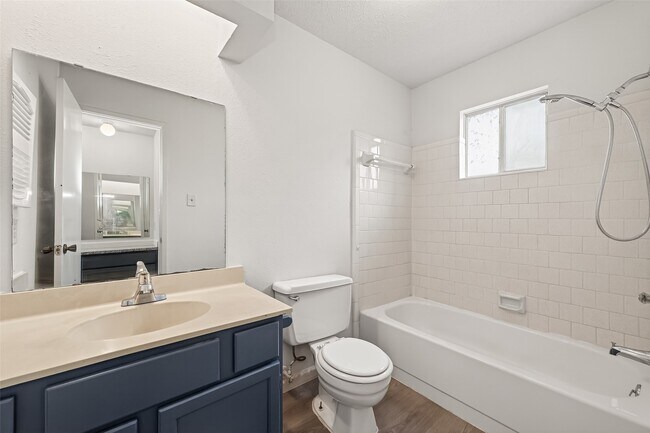 Building Photo - 7523 La Pl Dr
