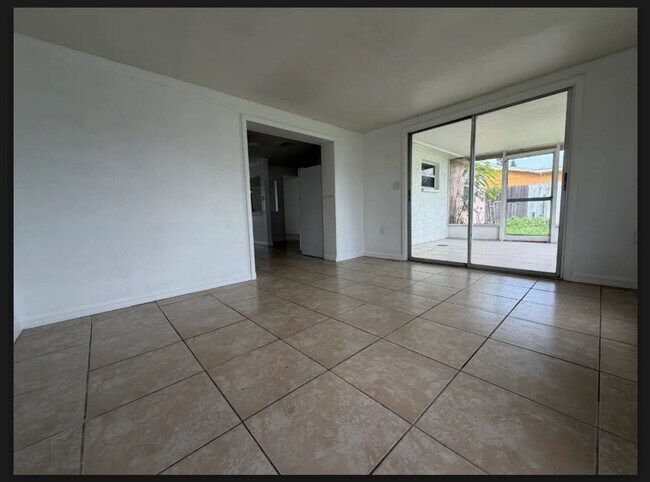 Building Photo - Fantastic 3-bedroom, 1-bath single family home with fenced in yard in Port Richey