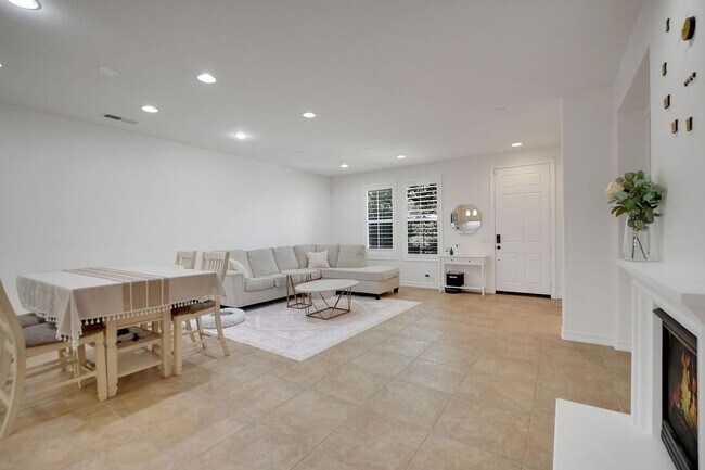 Building Photo - 15723 Parkhouse Dr