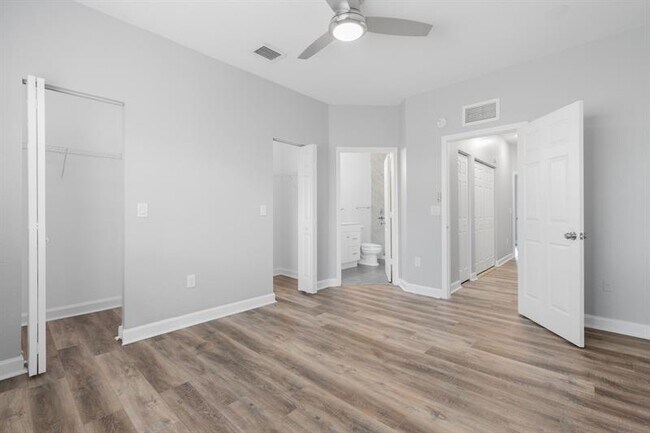 Building Photo - 8804 Riverside Ave