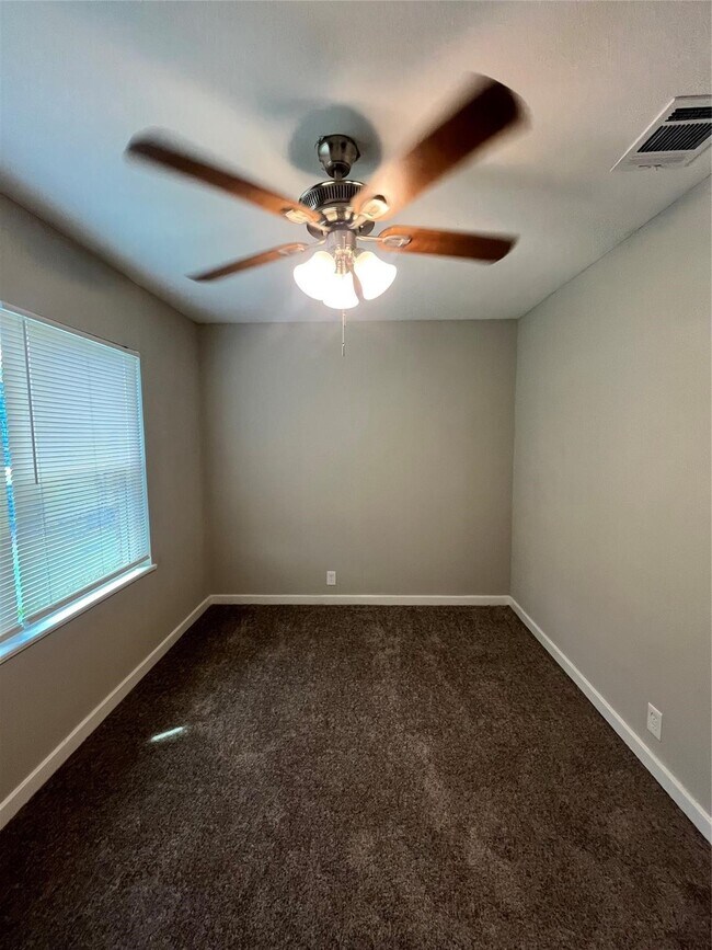 Building Photo - 1001 Mac Dr