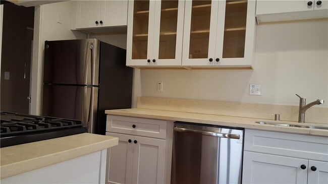 Building Photo - 57 Pomona Ave