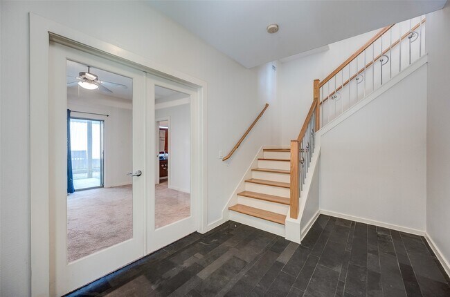 Building Photo - 1729 Reinerman St