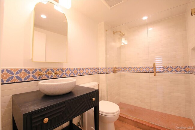 Building Photo - 230 W Broadway