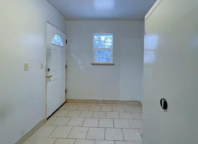 Building Photo - 2239 Independence Cir E