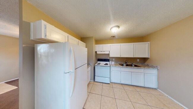 Building Photo - 2Bed/ 1 Bath Apartment Available NOW in Jacksonville!