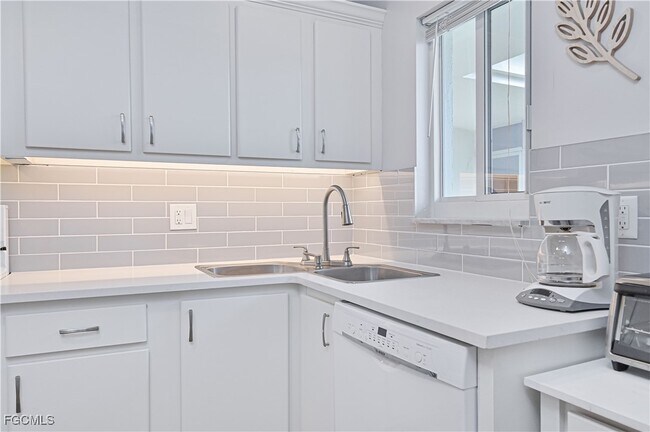 Building Photo - 223 3rd Ave S