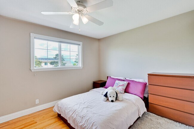 Building Photo - Remodeled 5 Bedroom Home with Heated Pool, Hillside Views, Solar, and Sunrise and Sunset Views in...
