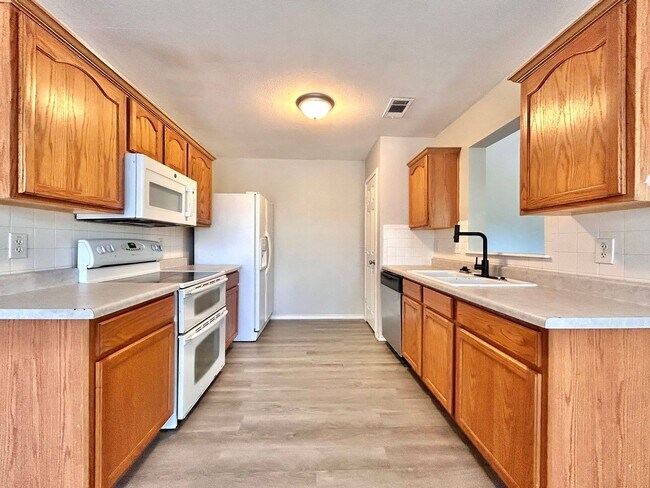 Building Photo - Beautiful 4 BR / 2 BA Home for Rent in Cop...
