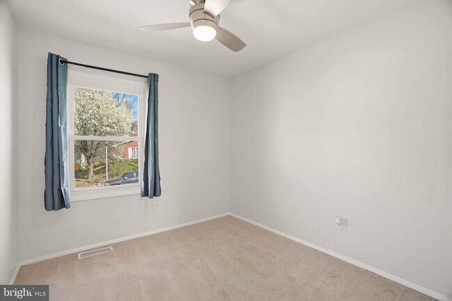 Building Photo - 7897 Pavilion Dr