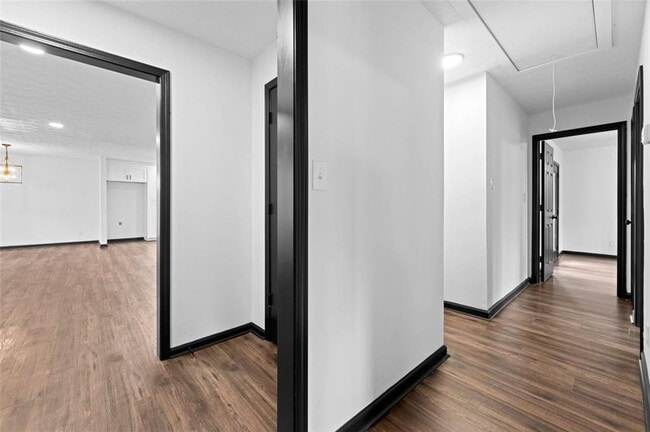 Building Photo - 1628 E Kellogg Cir