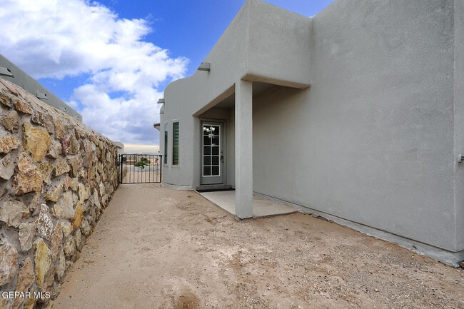 Building Photo - 840 Paseo Dulce Ave