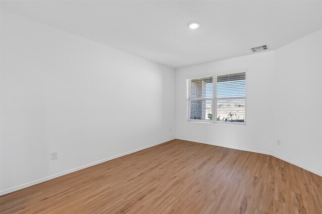 Building Photo - 7402 Clover Chase Dr