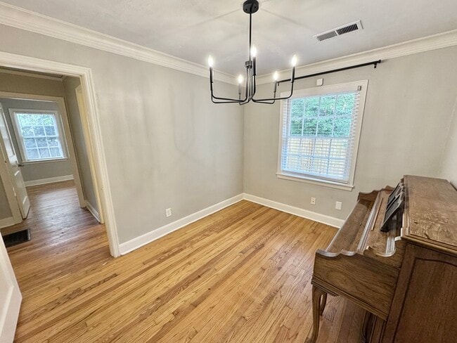 Building Photo - 907 Echles St