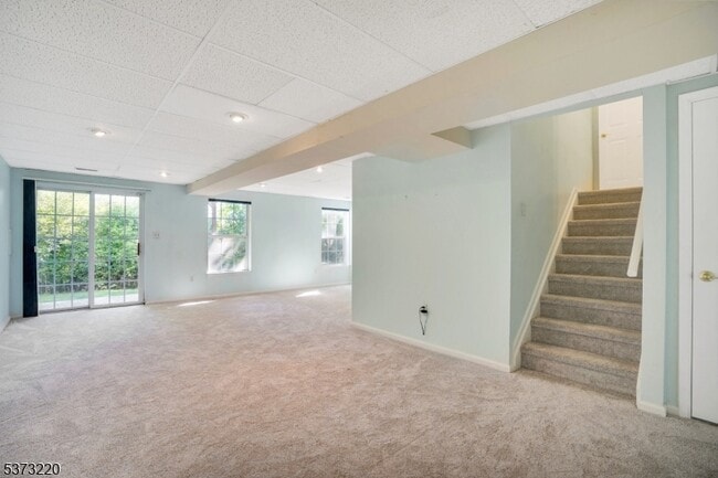 Building Photo - 168 Gladstone Dr