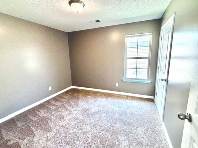Building Photo - Now leasing a 3 bedroom 2 bath home in Memphis.