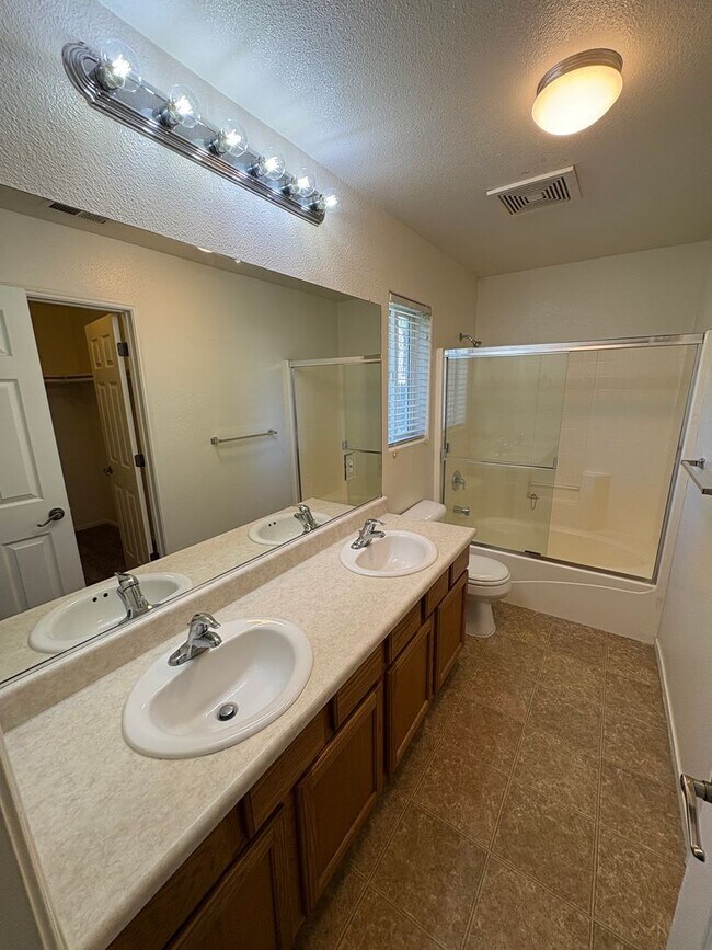 Building Photo - Lovely home available in Shannon Ranch area!