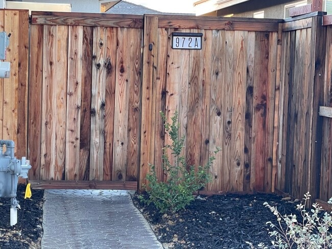 Building Photo - Luxury 2 Bed / 2 Bath in Winters! 1.1 Mile...