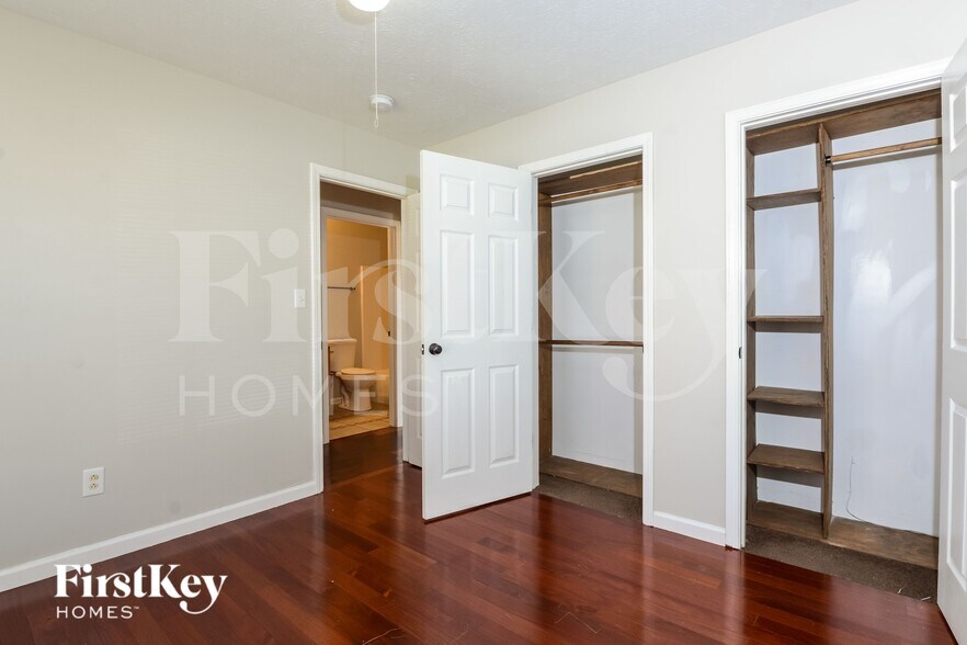 Building Photo - 3107 Crestwell Dr