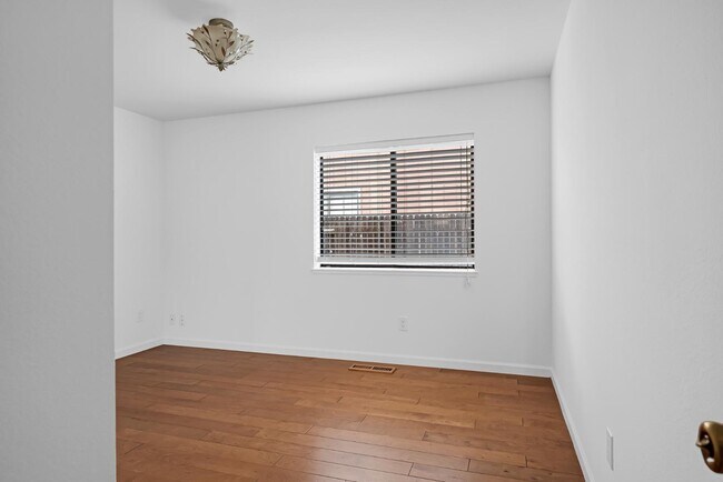 Building Photo - 100 Lippizan Dr