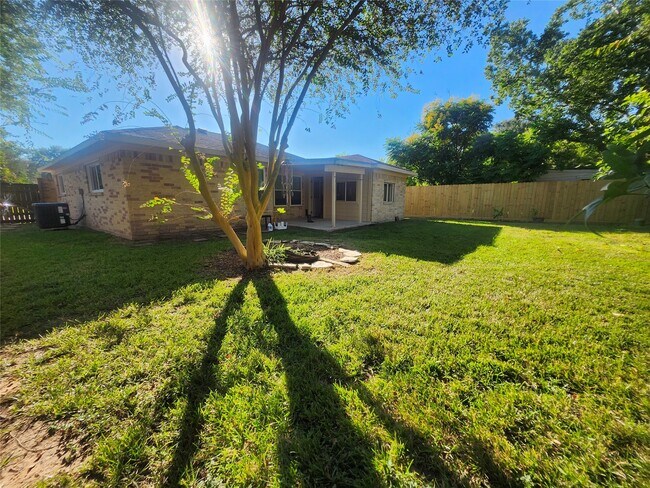 Building Photo - 322 Windward