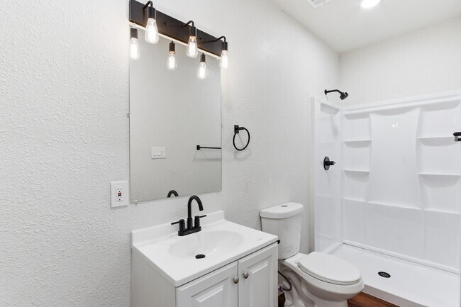 Building Photo - 69 N Tucker St