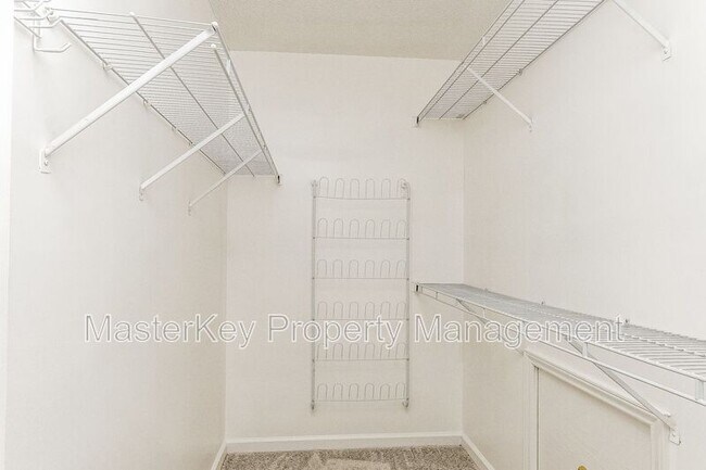 Building Photo - 105 Woodshire Ln