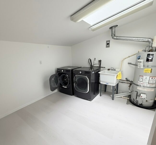 Building Photo - 7650 SE 41st St