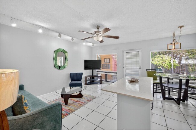 Building Photo - 2624 NE 30th Pl