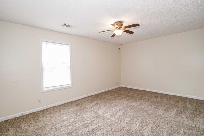 Building Photo - 402 E St