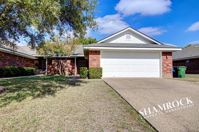 Primary Photo - Duplex near Hewitt Post Office