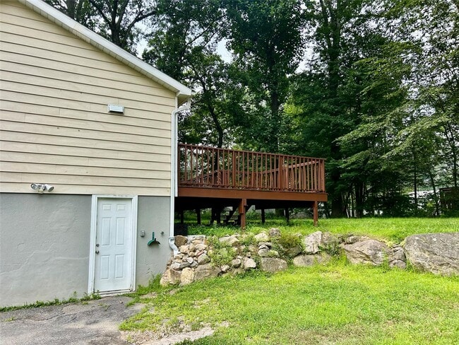 Building Photo - 15 Quogue Rd