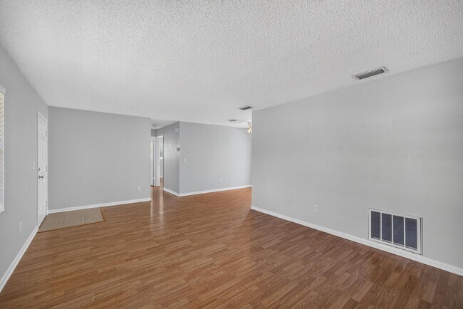Building Photo - 328 Palos Ct