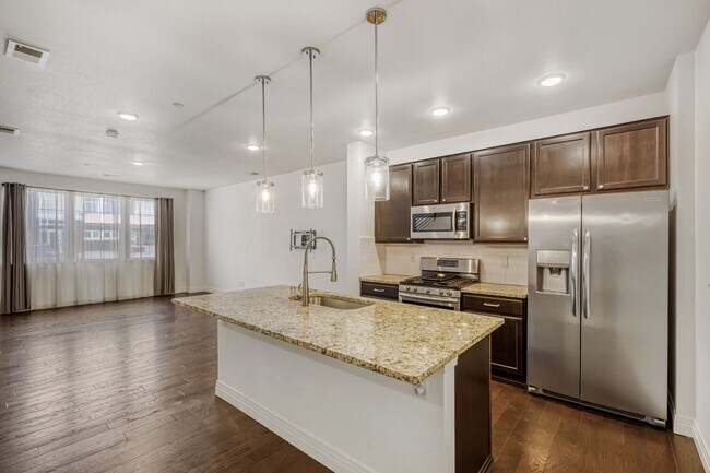 Building Photo - 1773 Spring Water Pt