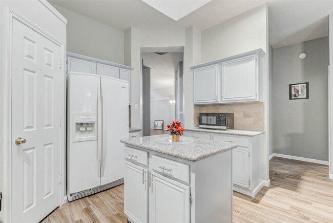 Building Photo - 4506 Silverlake Dr