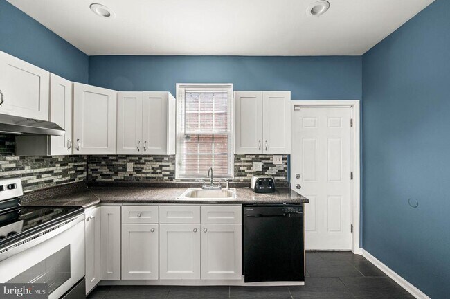 Building Photo - 1510 W York St