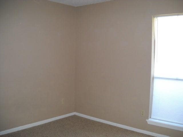 Building Photo - 742 Chaucer Dr