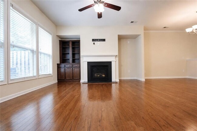 Building Photo - 2132 Greencrest Cir