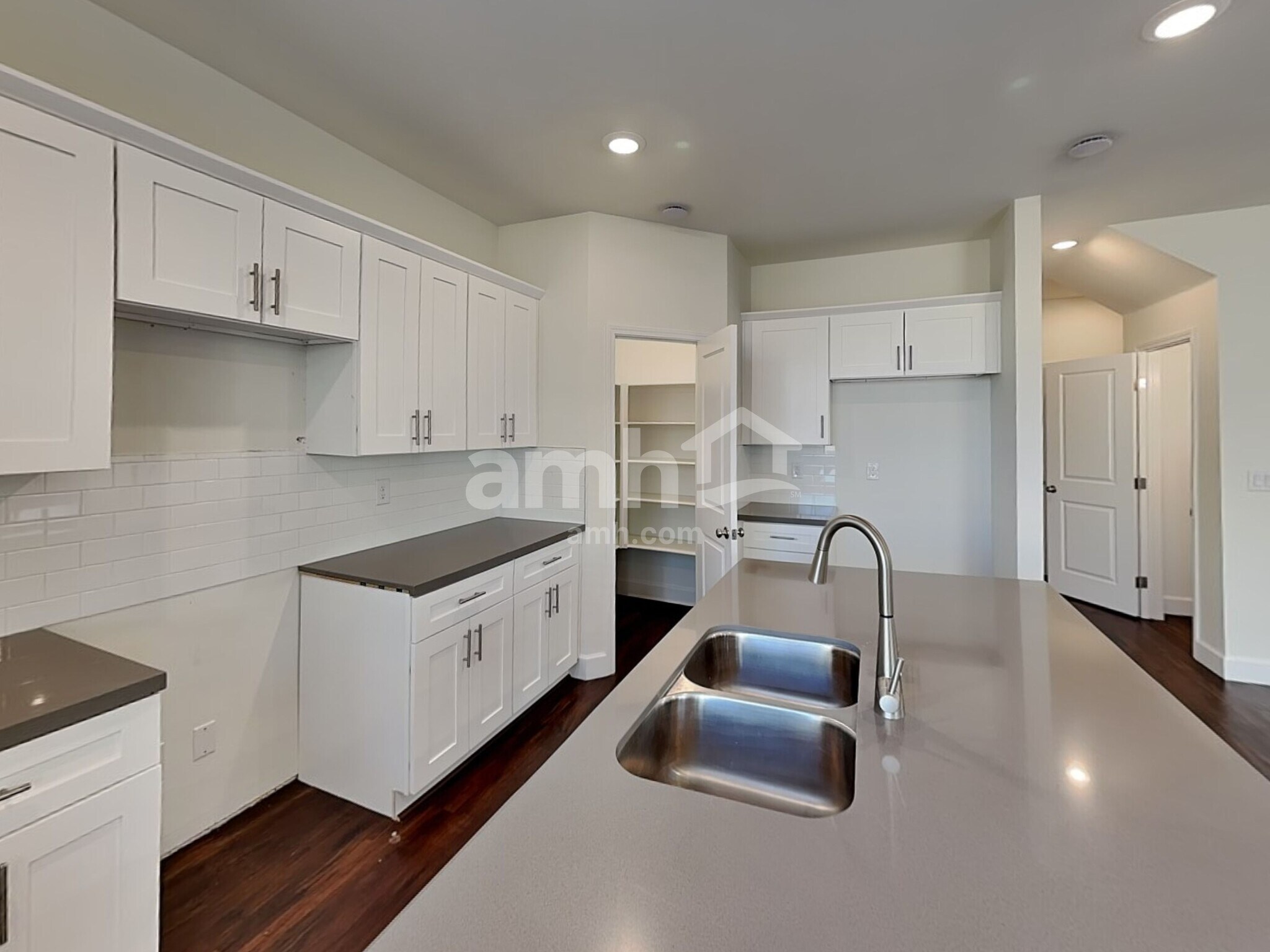 Building Photo - 8818 Tiger Tooth Ave