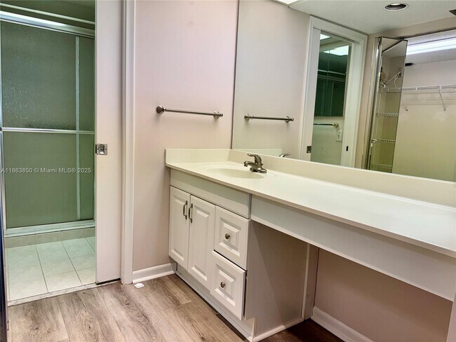 Building Photo - 1601 Abaco Dr