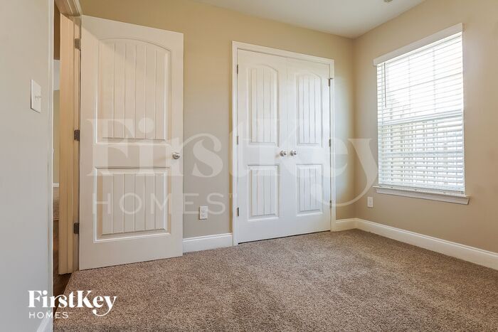 Building Photo - 2043 Village Ridge Cir