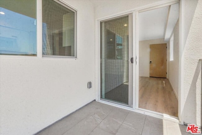 Building Photo - 10918 Camarillo St