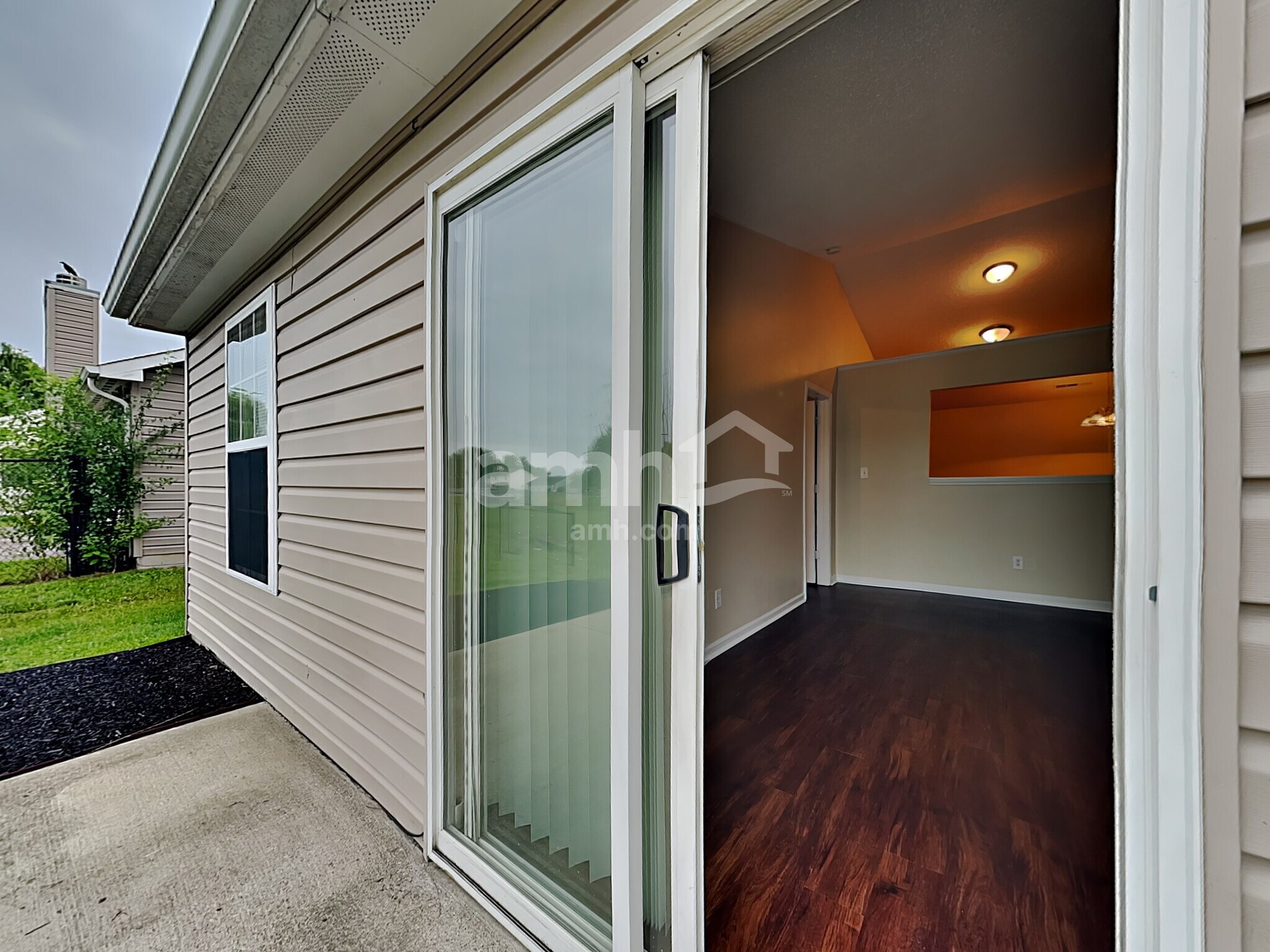 Building Photo - 1475 Round Lake Rd