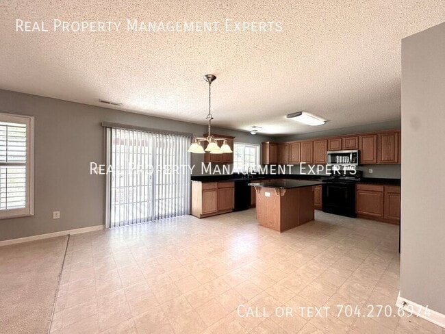 Building Photo - 10834 Glenluce Ave